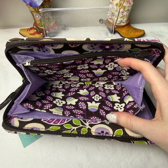 NWT Vera Bradley Plum Petals Accordion Wallet Retired Pattern Zip Around Closure - Picture 6 of 8